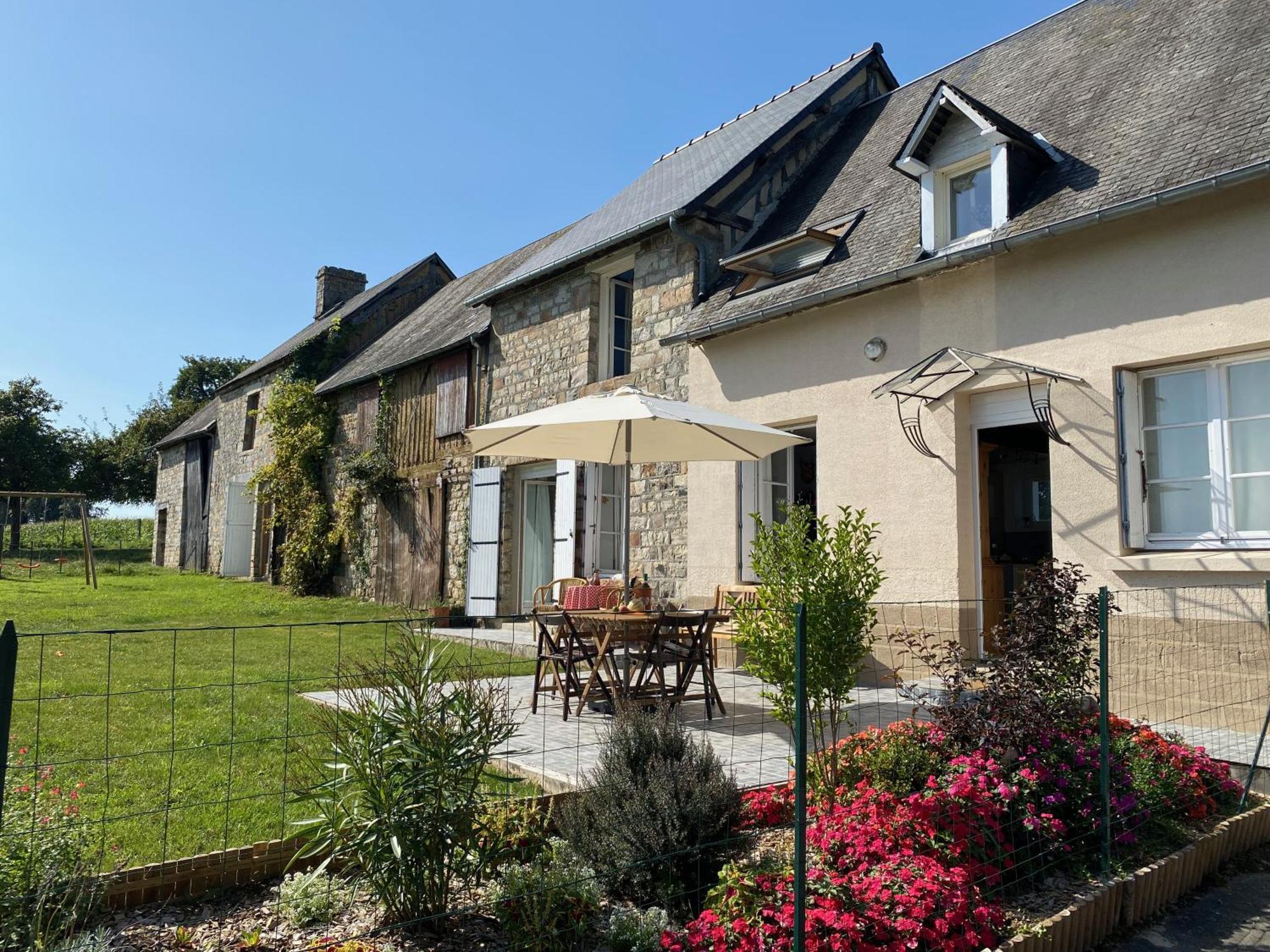 Entire Farm House Stay, La Gerouardiere Barenton Eksteriør billede